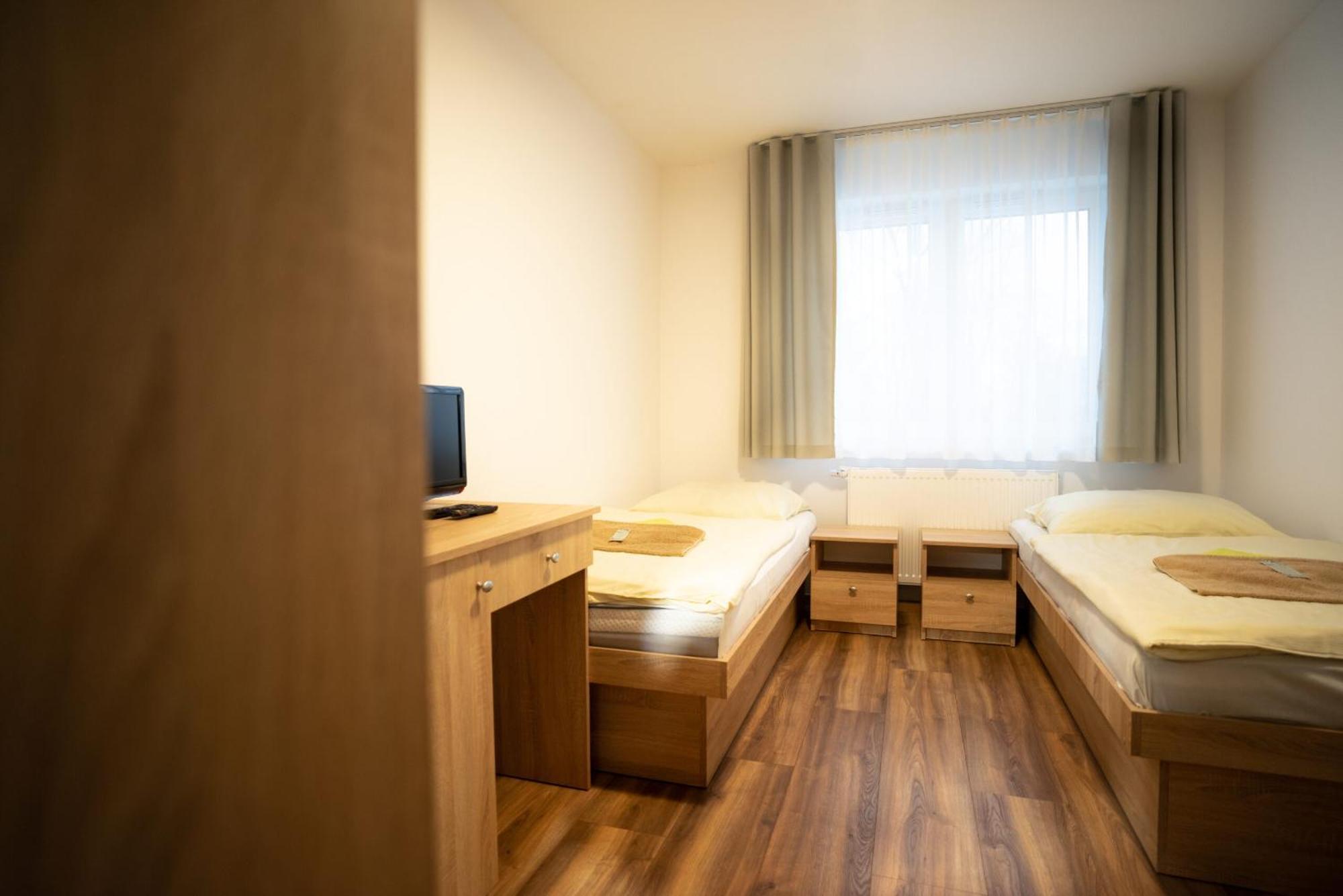 Plesna Park Hotel ภายนอก รูปภาพ