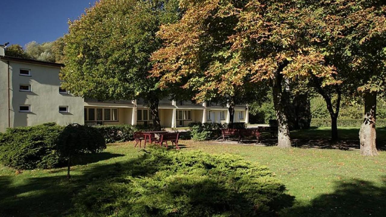 Plesna Park Hotel ภายนอก รูปภาพ