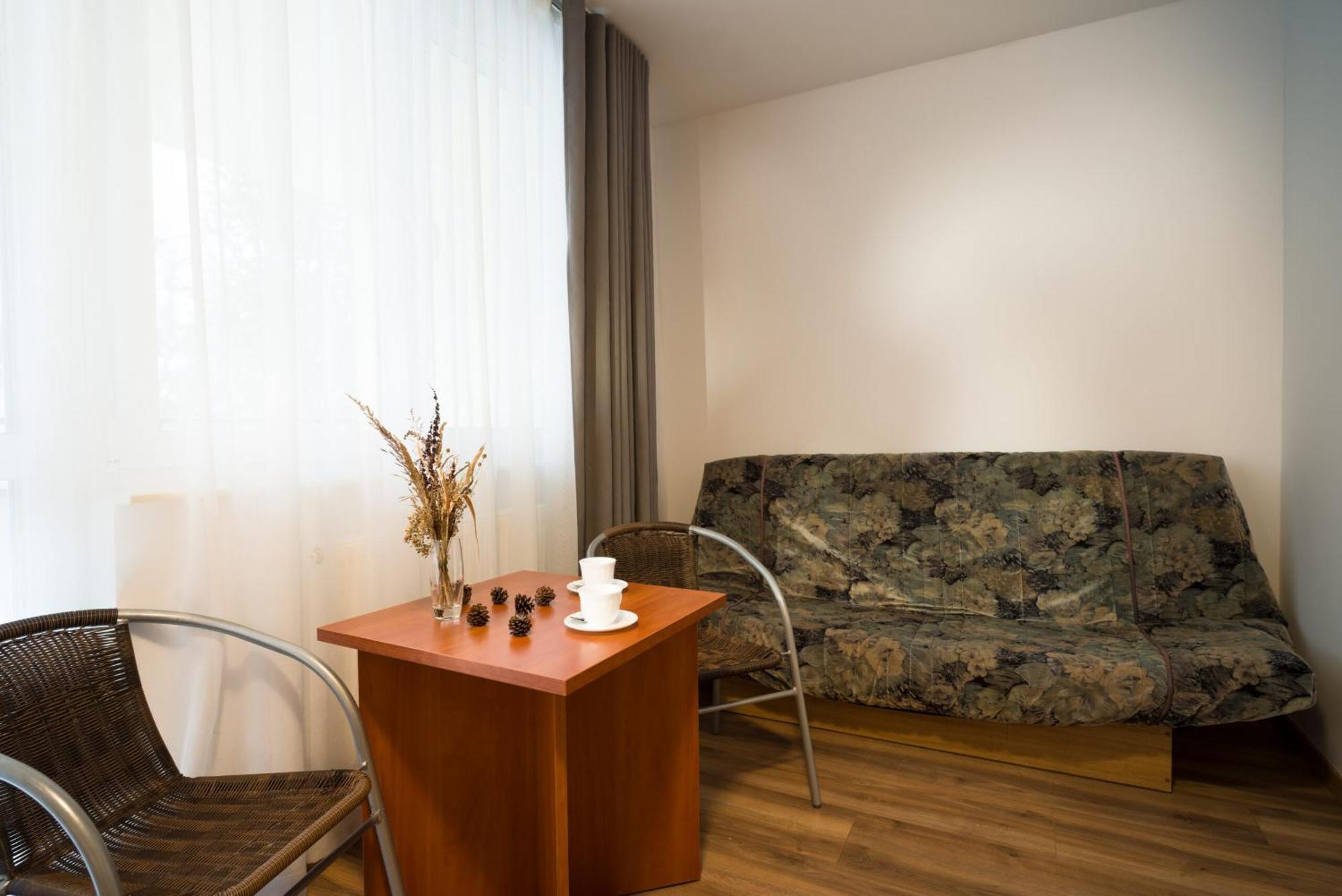 Plesna Park Hotel ภายนอก รูปภาพ